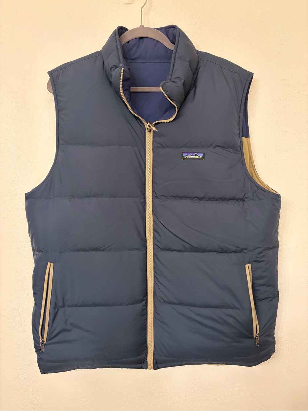 Patagonia Men's Reversible Navy/Tan Bivy Down Vest Size Large- See Description